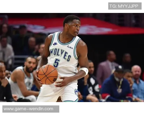 爱德华兹29分钟内高效发挥18投8中贡献26分5篮板3助攻2盖帽表现精彩但犯规频繁影响比赛乐趣